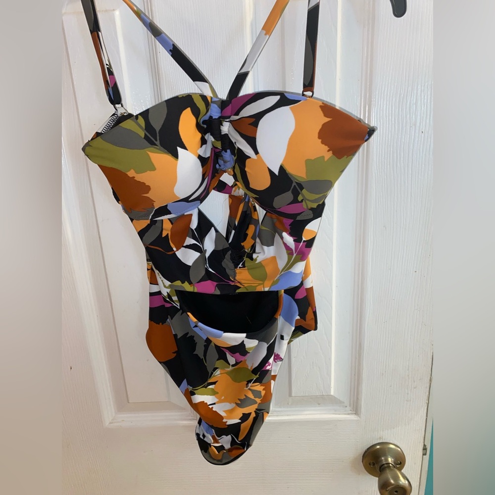 Women’s One-Piece Swim